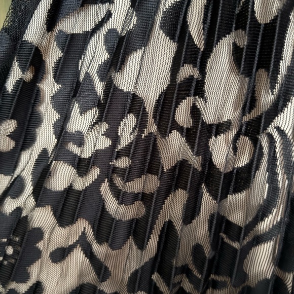 SHEIN Black and Cream Lace Overlay Dress - Picture 5 of 8